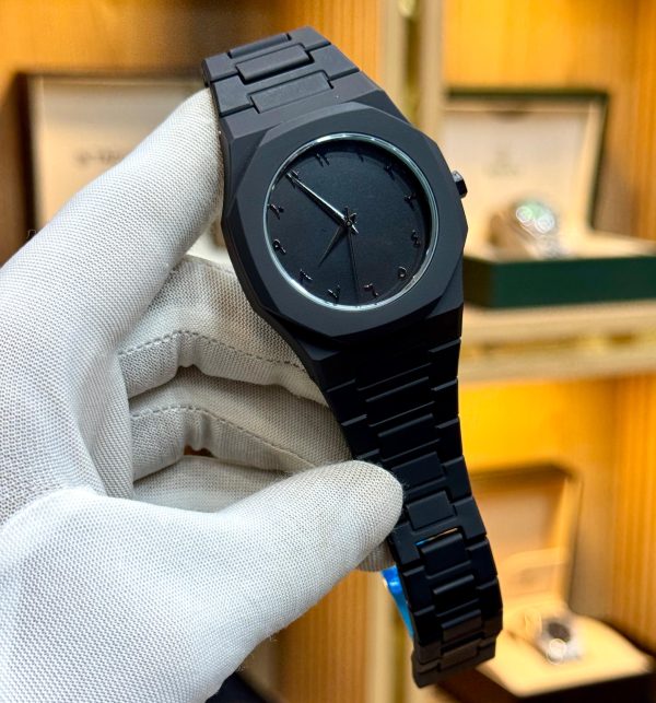 Black Aura Quartz Watch β Sleek & Lightweight Analog Timepiece for Men