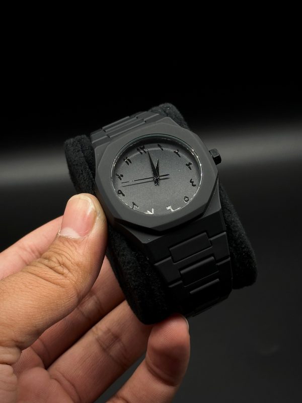 Black Aura Quartz Watch β Sleek & Lightweight Analog Timepiece for Men