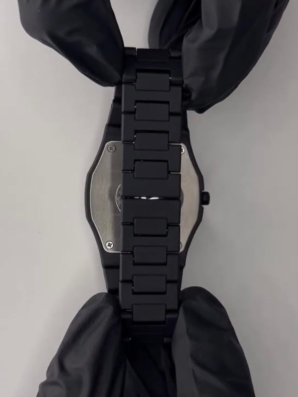 Black Aura Quartz Watch β Sleek & Lightweight Analog Timepiece for Men